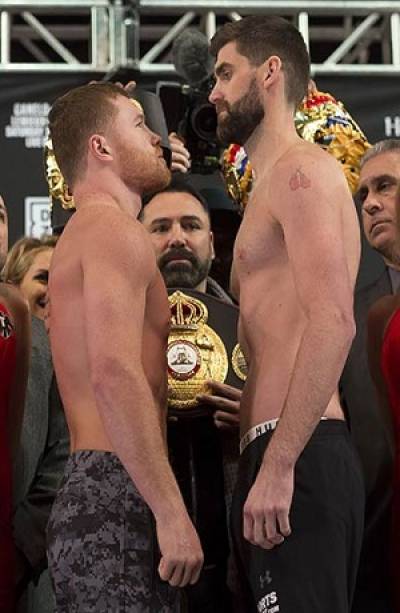 Saúl Canelo Álvarez y Rocky Fielding superaron la báscula