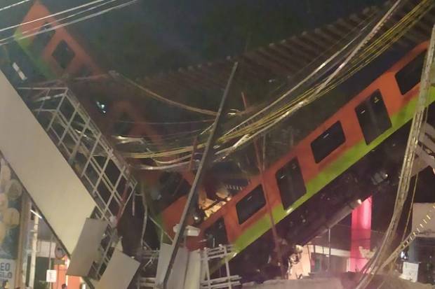 Abren hilo en Twitter para localizar pasajeros de los vagones que cayeron del Metro en CDMX