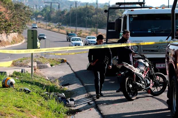 Muere motociclista tras derrapar en el Periférico de Puebla