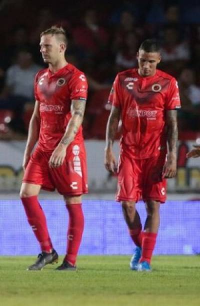 Veracruz suma 33 juegos sin ganar; Querétaro lo goleó 5-0