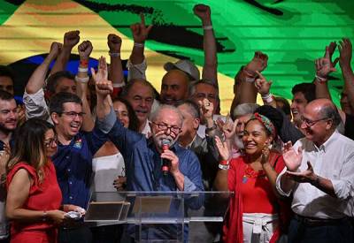 Lula da Silva gana en Brasil en final de fotografía