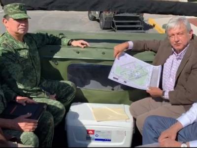 AMLO recorre base militar Santa Lucía