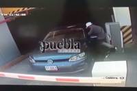 VIDEO: Asaltan a ciudadano al salir del estacionamiento de Vía San Ángel