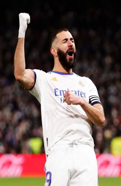 Real Madrid derrota 2-0 al Atlético de Madrid y es líder solitario en España