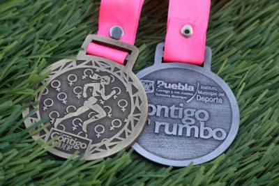 Carrera Contigo Mujer 2023: Presentan medalla y playera conmemorativa