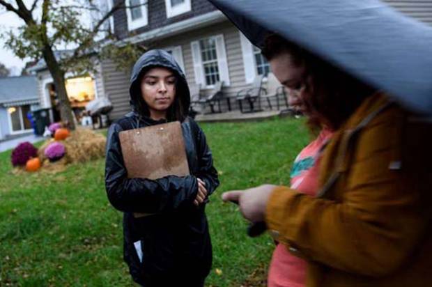 Dreamers hacen campaña puerta a puerta contra Trump