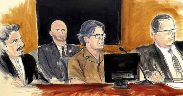 Esclavas sexuales de NXIVM firmaban contrato para exonerar a Raniere