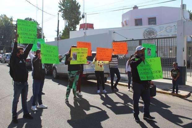 Deudos de víctima de explosión en la FGR Puebla exigen indemnización