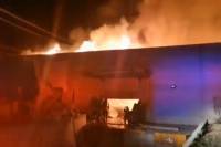 VIDEO: Incendio consume empresa de reciclaje en San Baltazar Tetela