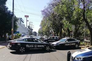 Policías municipales frustran asalto a cuentahabiente en Huexotitla