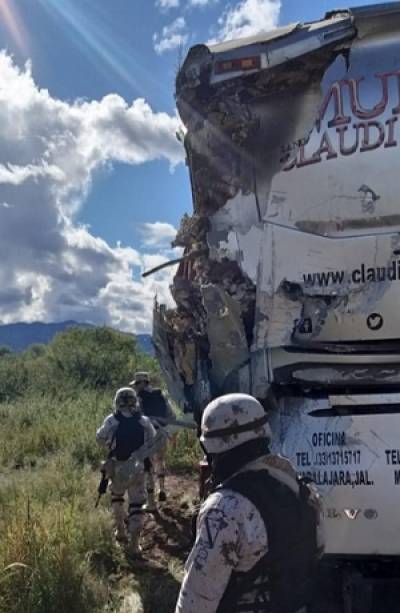 Músicos del cantante Claudio Alcaraz sufrieron accidente en Chihuahua