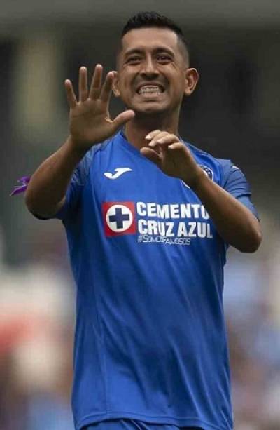 Elías Hernández, de Cruz Azul, fue detenido y luego liberado por la policía en León