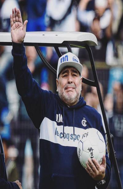 Maradona fue presentado con Gimnasia LP: &quot;No soy un mago, hay q trabajar&quot;