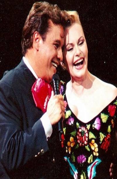 ¿Juan Gabriel espiaba a Rocío Durcal?