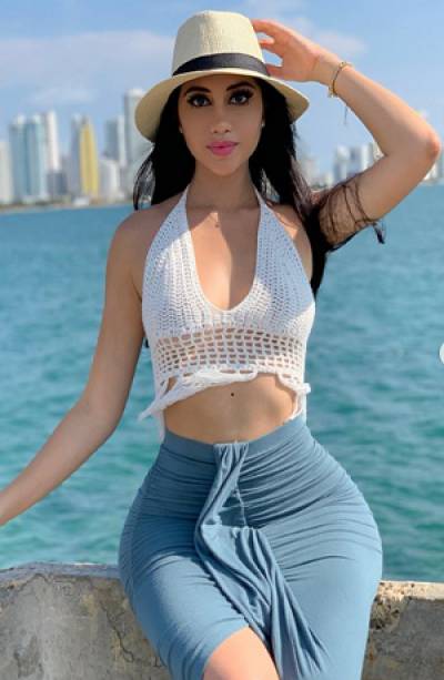 Jailyne Ojeda sorprendió a fans con sensuales postales