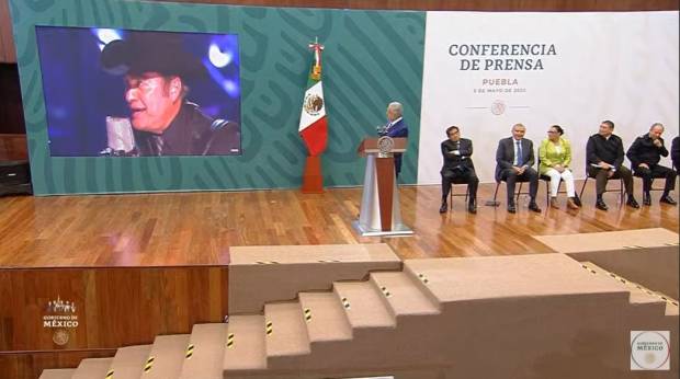 AMLO dedica canción de Los Tigres del Norte a gobernador de Texas