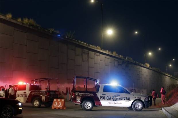 Balean a dos personas cuando viajaban en su camioneta en carretera a Valsequillo