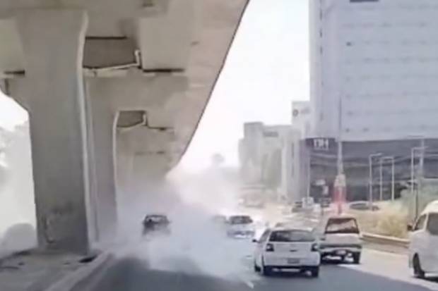 VIDEO: Caen costales de cal y nubla visibilidad en la autopista México-Puebla