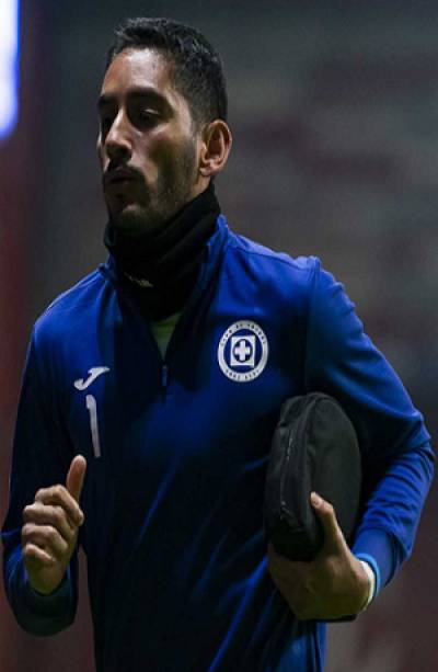 Asaltan a José de Jesús Corona al salir de las instalaciones del Cruz Azul