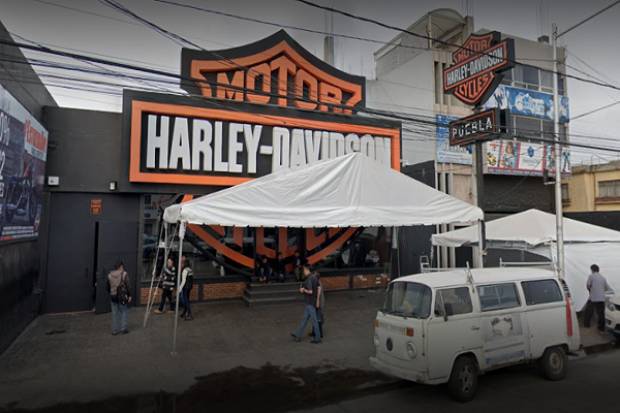 Dan cristalazo a tienda Harley Davidson de la colonia Volcanes