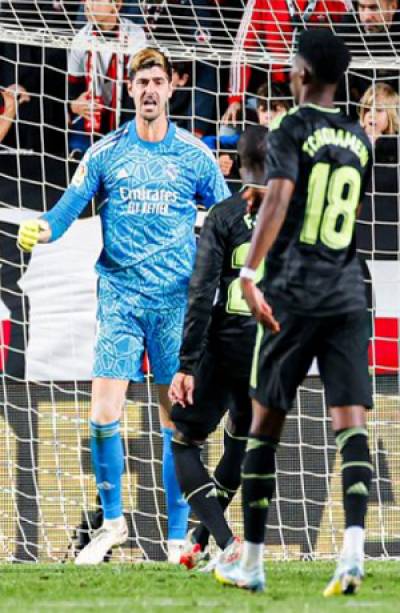 Real Madrid cae 2-3 ante Rayo Vallecano y cede el liderato al Barcelona