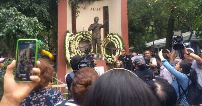 Homenaje en la cuna de José José