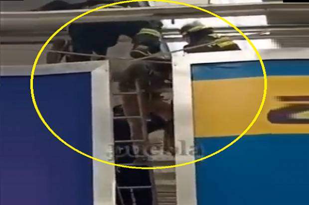 VIDEO: Joven intenta quitarse la vida arrojándose del techo de la CAPU