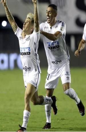 Santos golea 3-0 a Boca Juniors y está en la final de la Copa Libertadores
