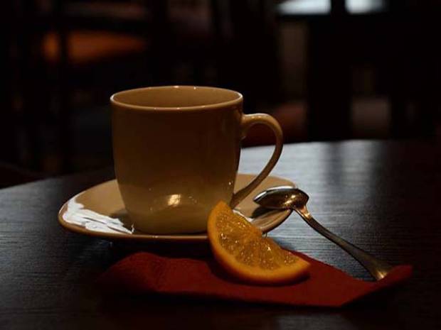 Café con limón en ayunas para bajar de peso