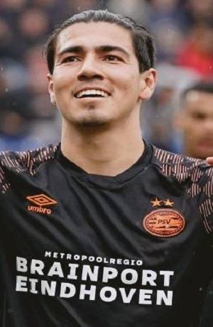 Erik Gutiérrez anotó en goleada del PSV en Holanda