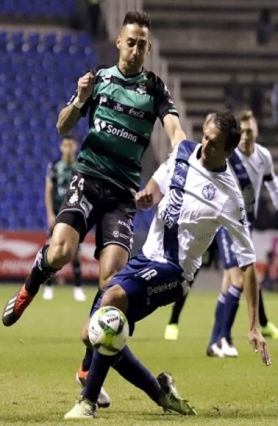 Club Puebla visita a Santos Laguna en el cierre de la J4