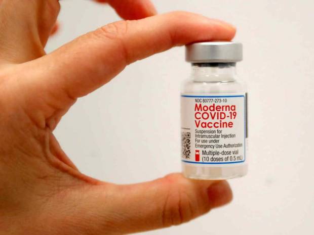 Moderna presume efectividad de hasta 100% de vacuna COVID en adolescentes