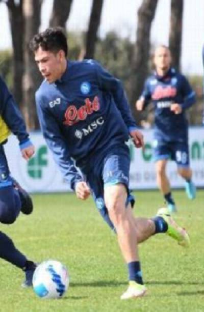 Chucky Lozano regresa a los entrenamientos del Napoli