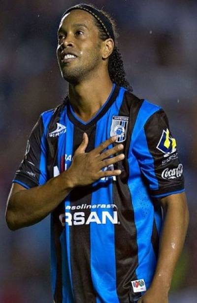 Ronaldinho envió felicitación a Gallos Blancos por su 70 aniversario