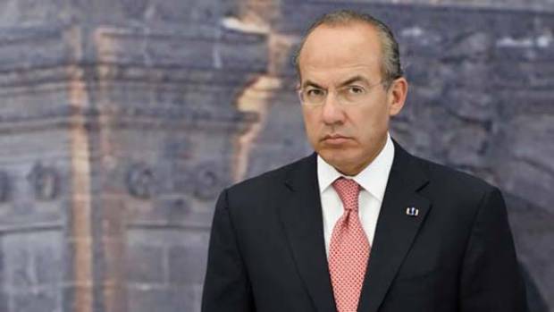 Felipe Calderón renuncia al PAN