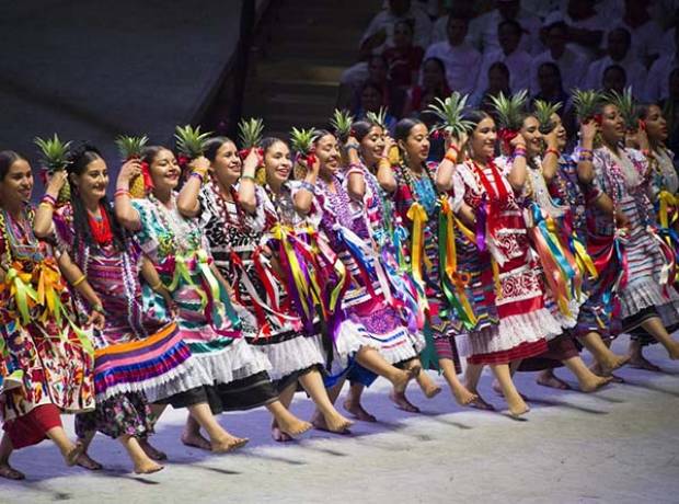 La Guelaguetza 2019, de escándalo en escándalo