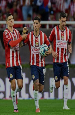 Chivas derrota 2-1 a Xolos en el debut del &quot;Piojo&quot; Herrera con los fronterizos
