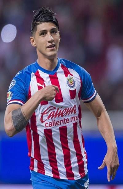 Alan Pulido reveló que no quería salir de Chivas