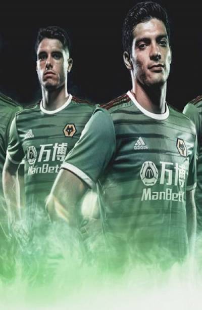 Wolverhampton presume con Raúl su uniforme &quot;mexicano&quot;