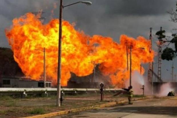 Se registra explosión en Petroquímica de Pajaritos en Coatzacoalcos, Veracruz