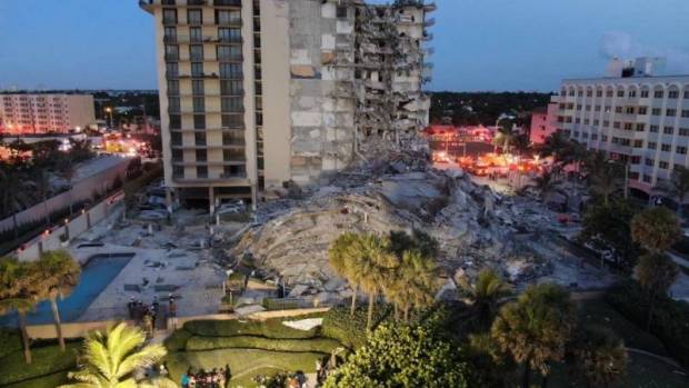 Se desploma edificio residencial en Miami