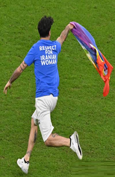 Qatar 2022: Aficionado invade cancha en el juego Portugal vs Uruguay