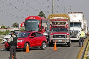 FOTOS: Cierran autopista México-Puebla en Río Frío por el secuestro de un niño