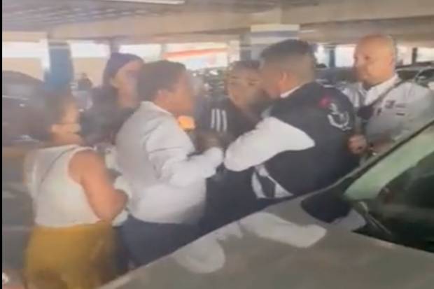 VIDEO: Mujer acusada de presunta trata de personas es detenida dentro del Instituto Oriente