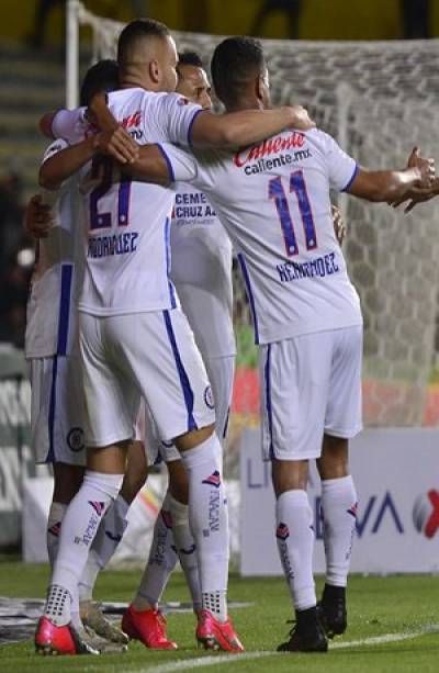 La Máquina se olvida de las &quot;cruzazuleadas&quot; y gana 4-2 a Monarcas