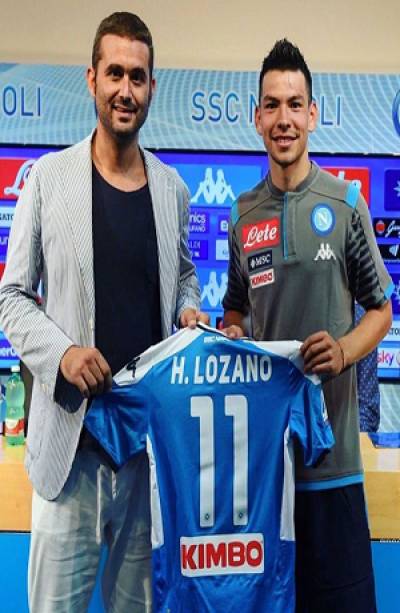 Chucky Lozano fue presentado con el Napoli