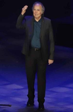 Joan Manuel Serrat dice adiós a los escenarios con concierto gratuito en el zócalo CDMX