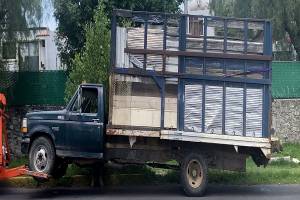 Decomisan camioneta con 5 mil litros de huachigas en Puebla
