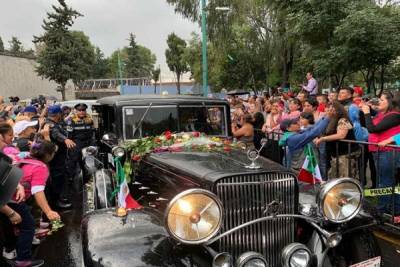 José José ya descansa junto a su madre en el Panteón Francés