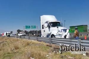 VIDEO: Matan a trailero a balazos en la autopista Puebla-Orizaba